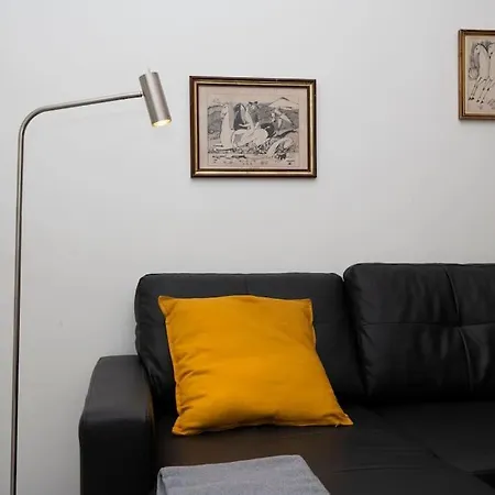 Appartamento Vintage W/ Terrace