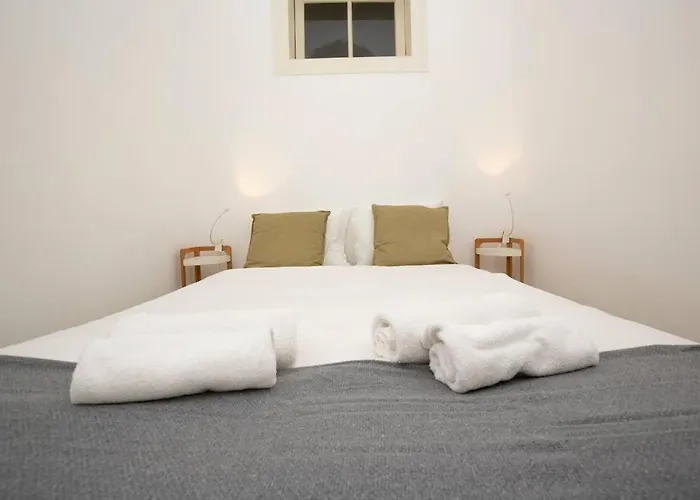 Vintage W/ Terrace Apartment Lisbon