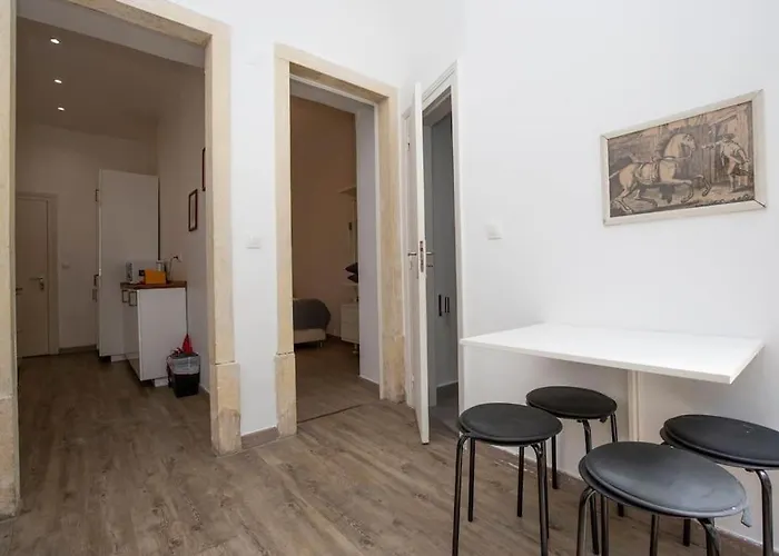 Vintage W/ Terrace Apartment Lisbon