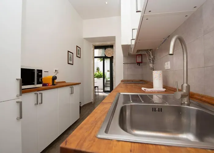 Apartment Vintage W/ Terrace Lisbon